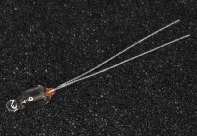 Red Neon Light Sign Indicator Bulb Lamp NE-2C 4x10mm, 65VAC/90VDC — šifra 17950 | Kelco