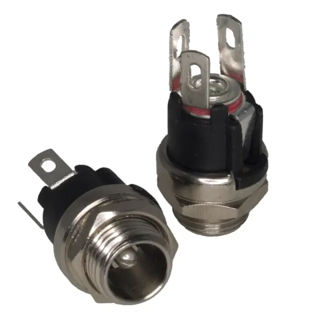 Ženski, za jednosmerna napajanja, 5.5mm x 2.1mm, 12V/5A, sa lemnim ušicama, za rupu 8mm, FC681445 — šifra 18473 | Kelco