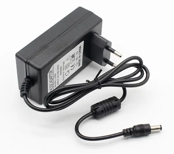 Adapter, 100-240VAC na 18VDC, 2000mA, konektor 2.1x5.5mm — šifra 18807 | Kelco