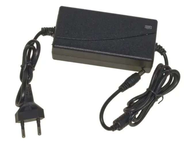 Adapter, 100-240VAC na 15VDC, 3000mA, konektor 2.1x5.5mm — šifra 19136 | Kelco