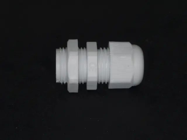 Uvodnik za kabl, PVC, montaža na kutiju, PG11, za kabl prečnika 5-10mm, beli — šifra 19864 | Kelco