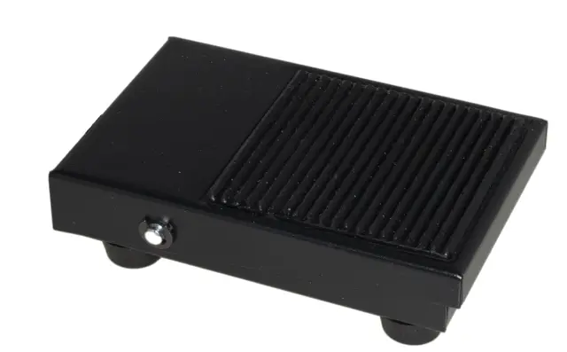 Pedala, OFF-(ON), nagazna, SPDT, 10A/250V — šifra 23292 | Kelco